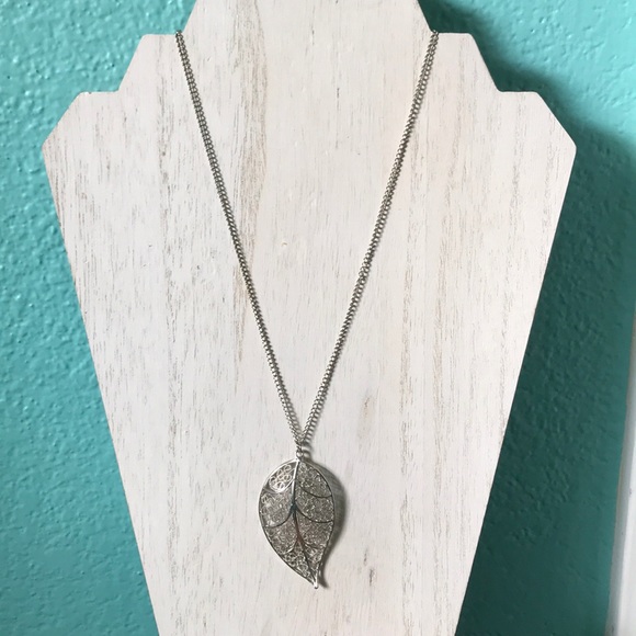Jewelry - Long Silver Leaf Pendant Necklace